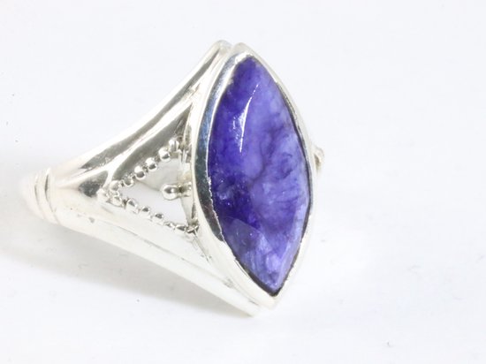 Opengewerkte zilveren ring met blauwe saffier afbeelding 1