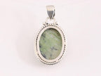 Bewerkte ovale zilveren hanger met groene Zwitserse opaal afbeelding 3
