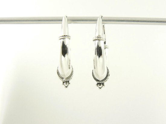 Bewerkte zilveren Bali oorringen afbeelding 3