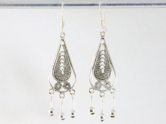 Lange fijne zilveren filigrein oorbellen afbeelding 3
