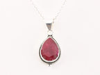 Bewerkte druppelvormige zilveren hanger met robijn aan ketting afbeelding 4