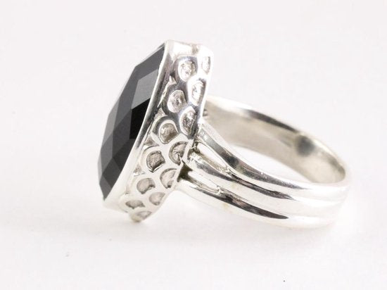 Zware bewerkte zilveren ring met onyx afbeelding 4