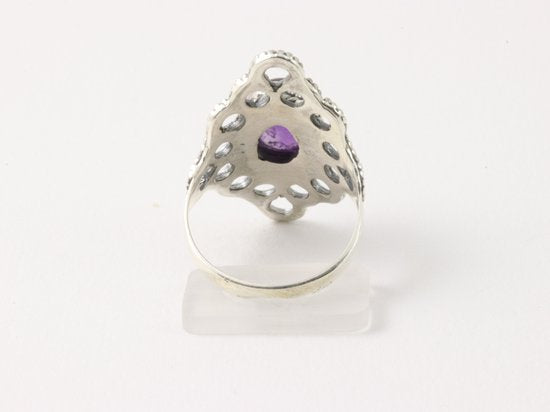 Opengewerkte zilveren ring met amethist afbeelding 3