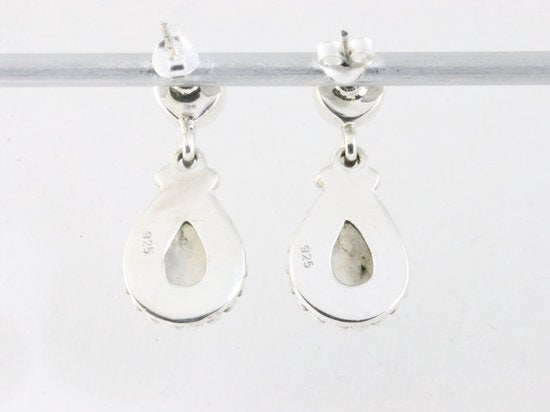 Bewerkte zilveren oorstekers met regenboog maansteen afbeelding 3