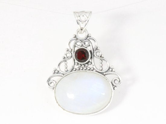 Opengewerkte zilveren hanger met regenboog maansteen en granaat afbeelding 1