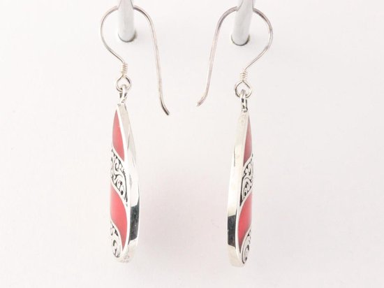 Opengewerkte zilveren oorbellen met rode koraal steen afbeelding 2