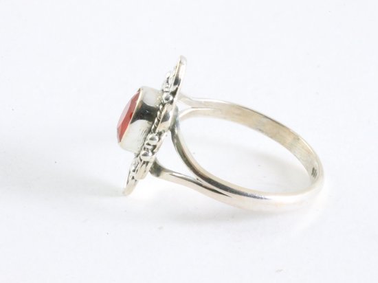Fijne bewerkte zilveren ring met carneool afbeelding 2