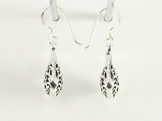 Fijne druppelvormige opengewerkte zilveren oorbellen afbeelding 2