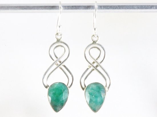 Lange opengewerkte zilveren oorbellen met smaragd afbeelding 3