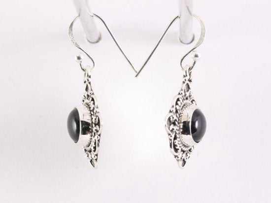 Bewerkte zilveren oorbellen met onyx afbeelding 2