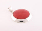 Ronde hoogglans zilveren hanger met rode koraal steen afbeelding 2