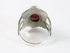 Bewerkte zilveren ring met granaat afbeelding 3