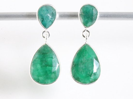 Zilveren oorstekers met smaragd afbeelding 4