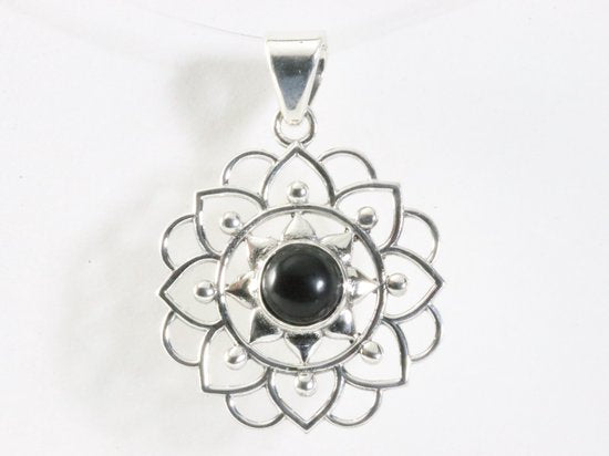 Opengewerkte zilveren hanger met onyx afbeelding 4