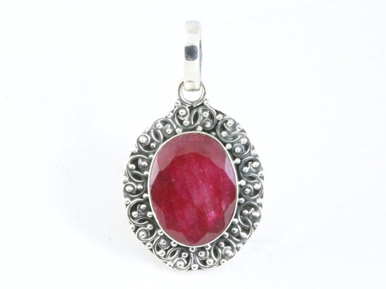 Bewerkte zilveren hanger met robijn afbeelding 4