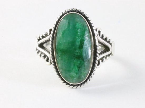 Bewerkte zilveren ring met smaragd afbeelding 4