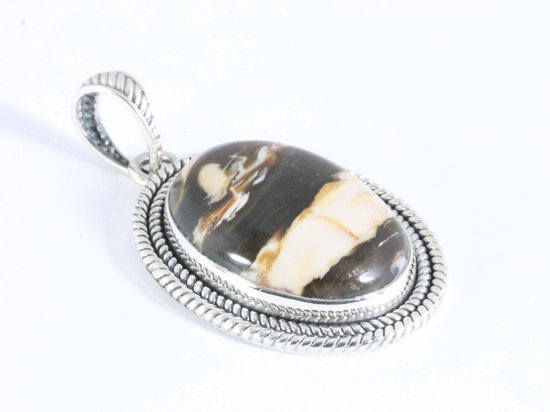 Bewerkte ovale zilveren hanger met peanut wood jaspis aan ketting afbeelding 2