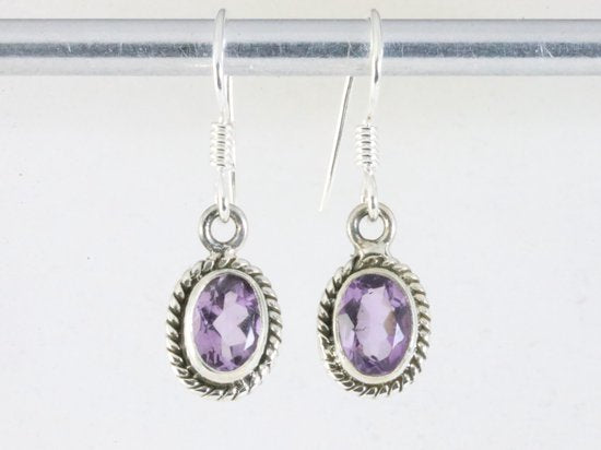 Fijne bewerkte zilveren oorbellen met amethist afbeelding 3