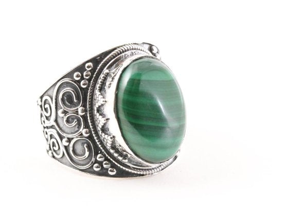 Bewerkte zilveren ring met malachiet afbeelding 1