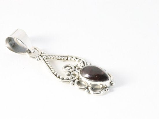 Fijne opengewerkte zilveren hanger met granaat aan ketting afbeelding 2