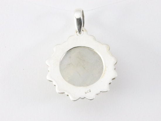 Ronde bewerkte zilveren hanger met regenboog maansteen afbeelding 3