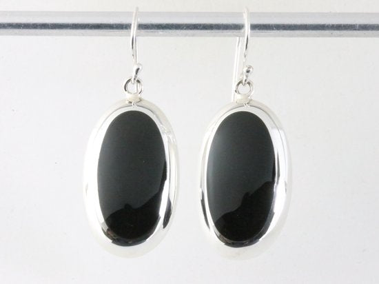 Ovale hoogglans zilveren oorbellen met onyx afbeelding 3