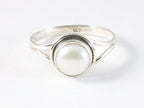Fijne ronde zilveren ring met parel afbeelding 4