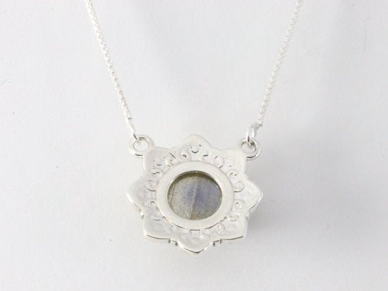 Fijne bewerkte zilveren ketting met labradoriet afbeelding 2