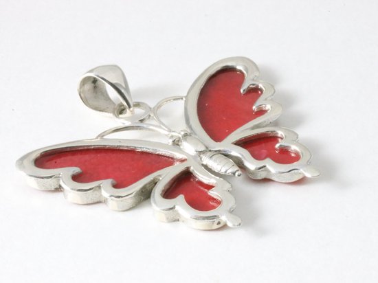 Zilveren vlinder hanger met rode koraal steen aan ketting afbeelding 2