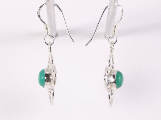 Fijne opengewerkte zilveren oorbellen met groene onyx afbeelding 2