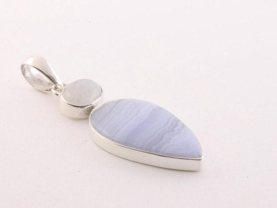 Zilveren hanger met blauwe lace agaat en regenboog maansteen aan ketting afbeelding 2