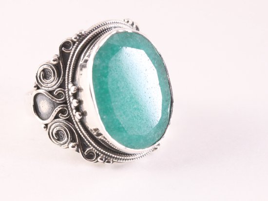 Bewerkte zilveren ring met smaragd afbeelding 1