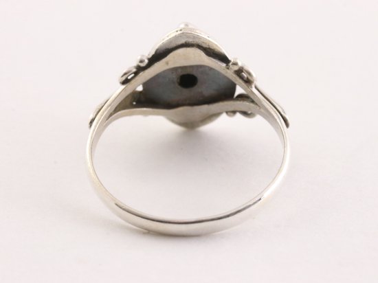 Fijne bewerkte zilveren ring met malachiet afbeelding 3