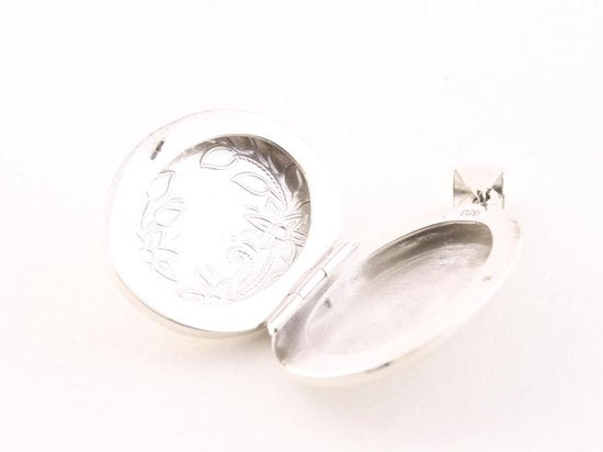 Ovaal hoogglans zilveren medaillon met bloemengravering afbeelding 4