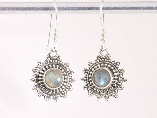 Fijne bewerkte zilveren oorbellen met labradoriet afbeelding 1
