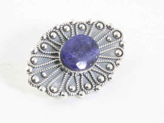 Bewerkte zilveren broche met blauwe saffier afbeelding 2