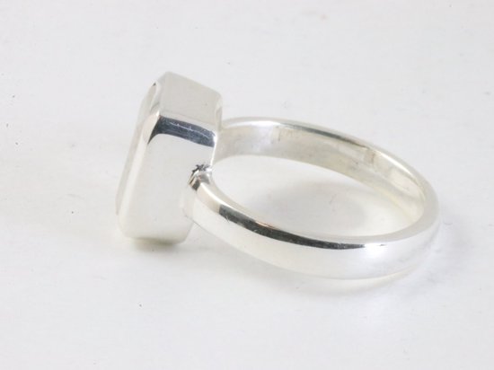Hoogglans zilveren ring met regenboog maansteen afbeelding 2