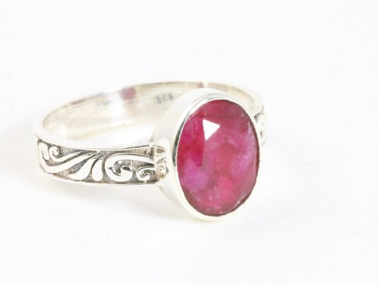 Fijne bewerkte zilveren ring met robijn afbeelding 1