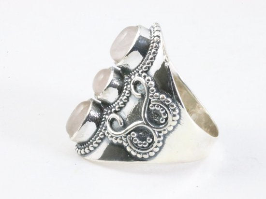 Zware bewerkte zilveren ring met 3 rozenkwarts stenen afbeelding 2