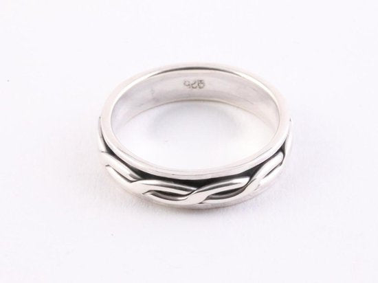 Fijne zilveren geluksring met kruiskabelpatroon afbeelding 2