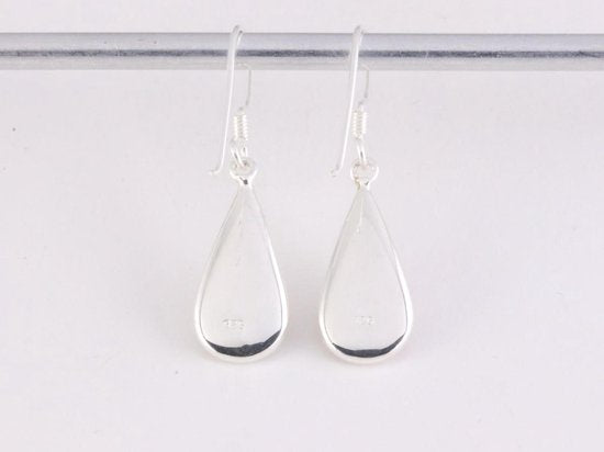 Druppelvormige zilveren oorbellen met parelmoer afbeelding 3