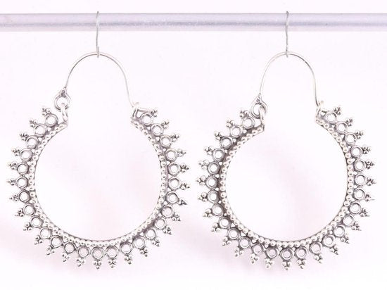 Grote opengewerkte traditionele zilveren oorringen afbeelding 1