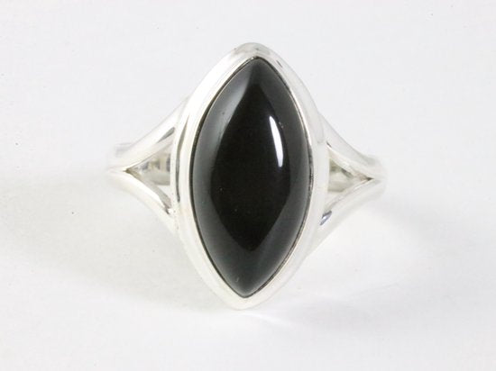 Hoogglans zilveren ring met onyx afbeelding 4