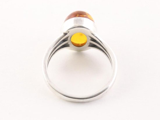 Opengewerkte zilveren ring met amber afbeelding 3