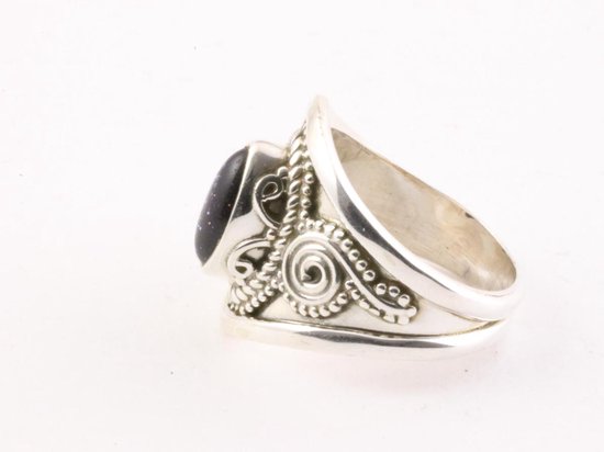 Bewerkte zilveren ring met blauwe zonnesteen afbeelding 3