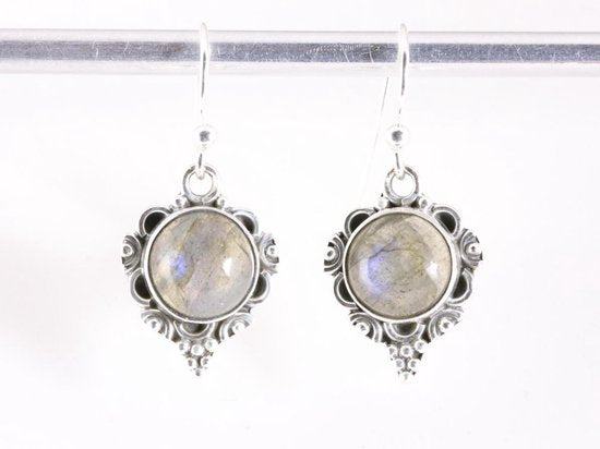 Bewerkte zilveren oorbellen met labradoriet afbeelding 4