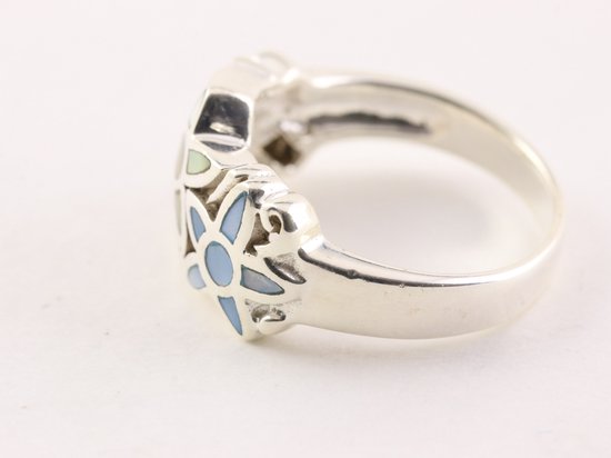 Opengewerkte zilveren ring met veelkleurige schelp bloemen afbeelding 2