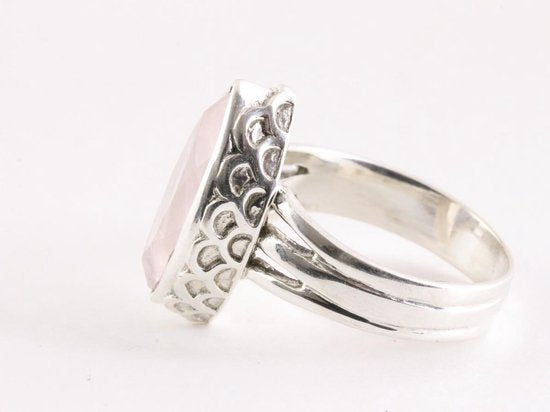 Zware bewerkte zilveren ring met rozenkwarts afbeelding 4