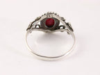 Fijne bewerkte zilveren ring met robijn afbeelding 3