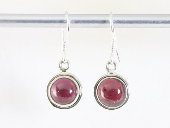 Fijne ronde zilveren oorbellen met granaat afbeelding 3